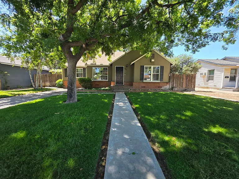221 Oakshire Ave — Photo 1