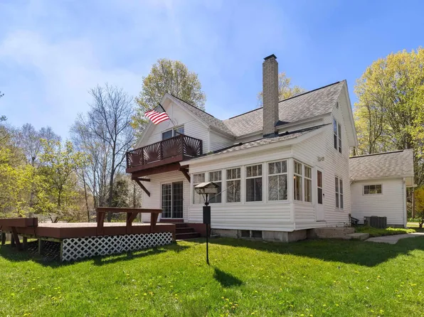 7233 Prospect Ave, Beulah, MI 49617