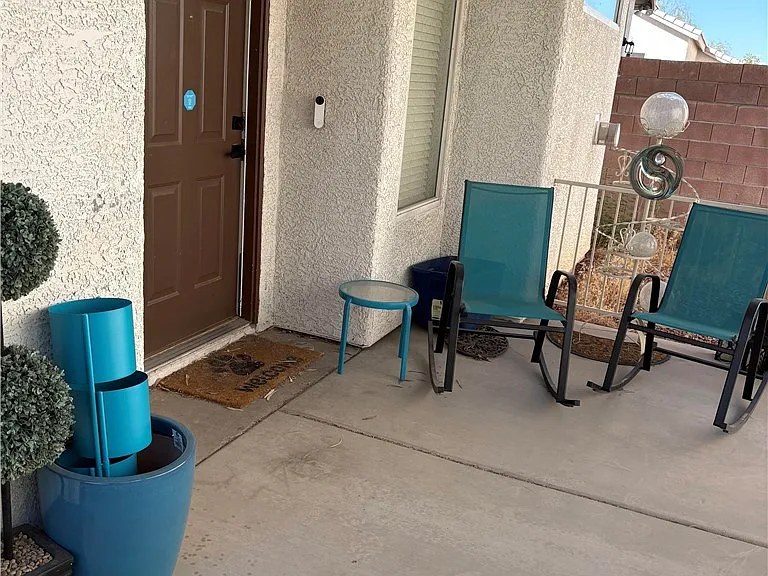519 Siberia St — Photo 3