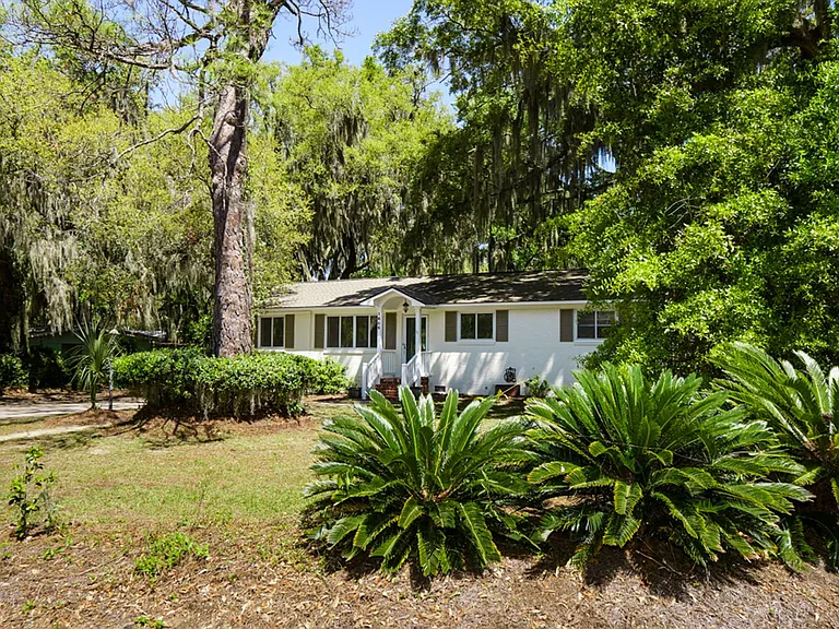 1606 Madrid Ave — Photo 4
