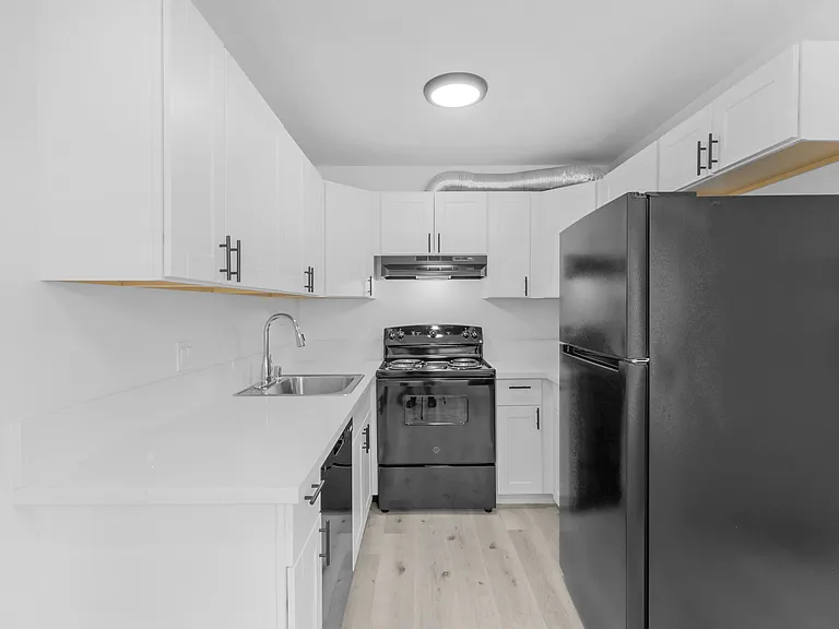 Shelfield Apartments — Photo 29