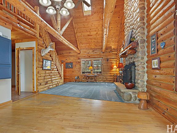 3rd image of 707 Quinn Rd