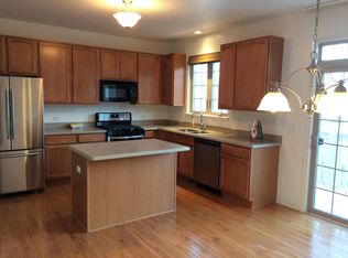 27W710 N Meadowview Dr, Winfield, IL 60190