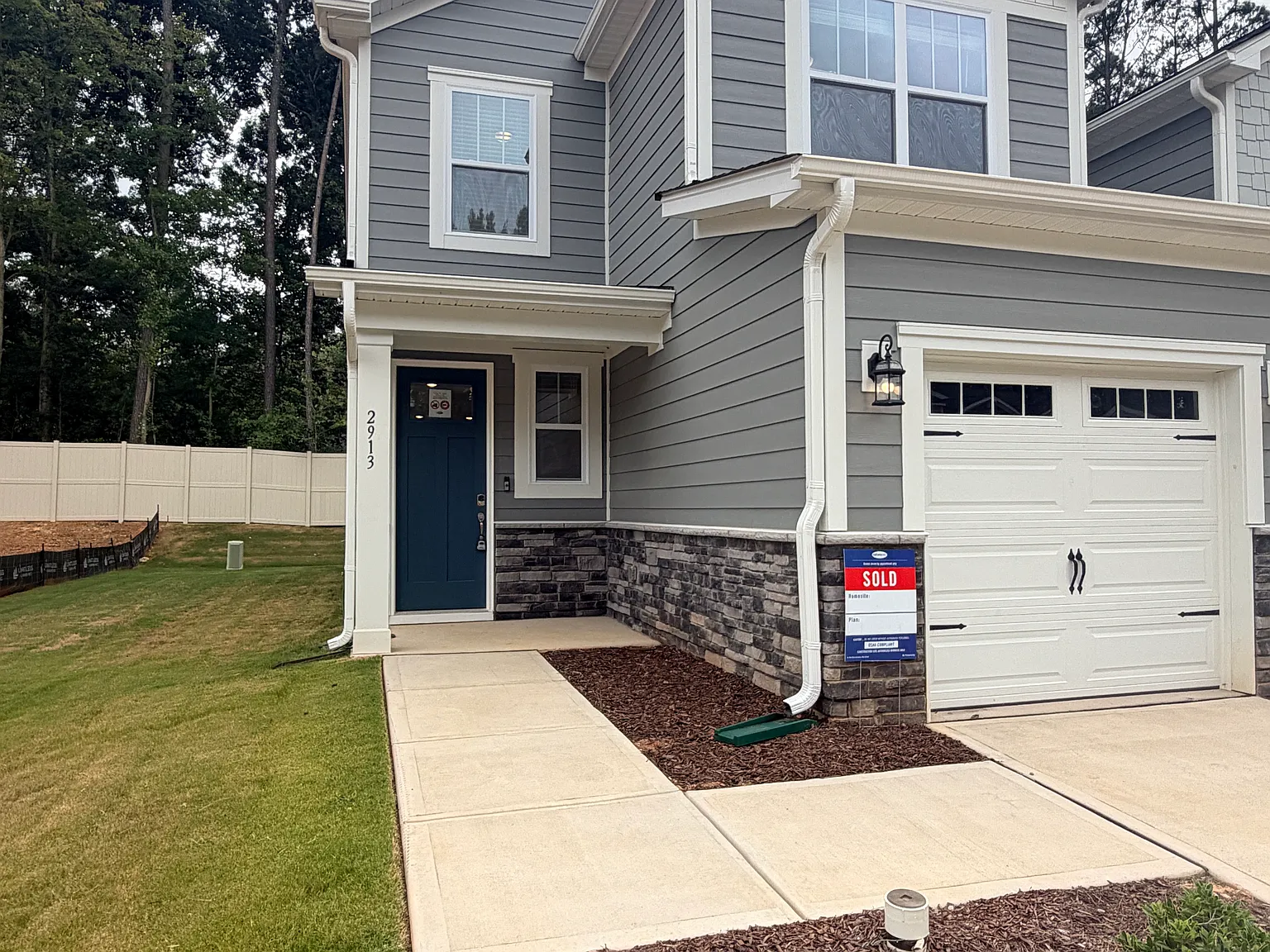 3 bed, 1650 sqft, $2,000 — Photo 2