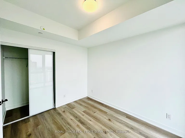 5 Defries St #2009 — Photo 7