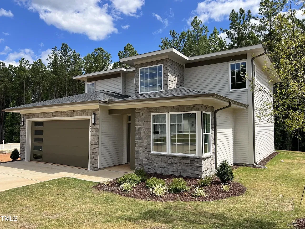 4 bed, 2638 sqft, $2,645 — Photo 4