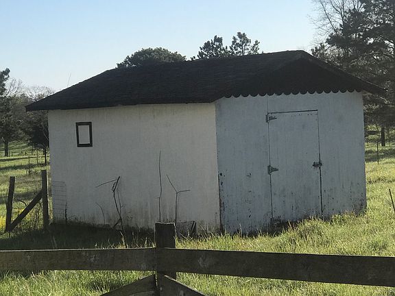 Outbuilding in Pasture