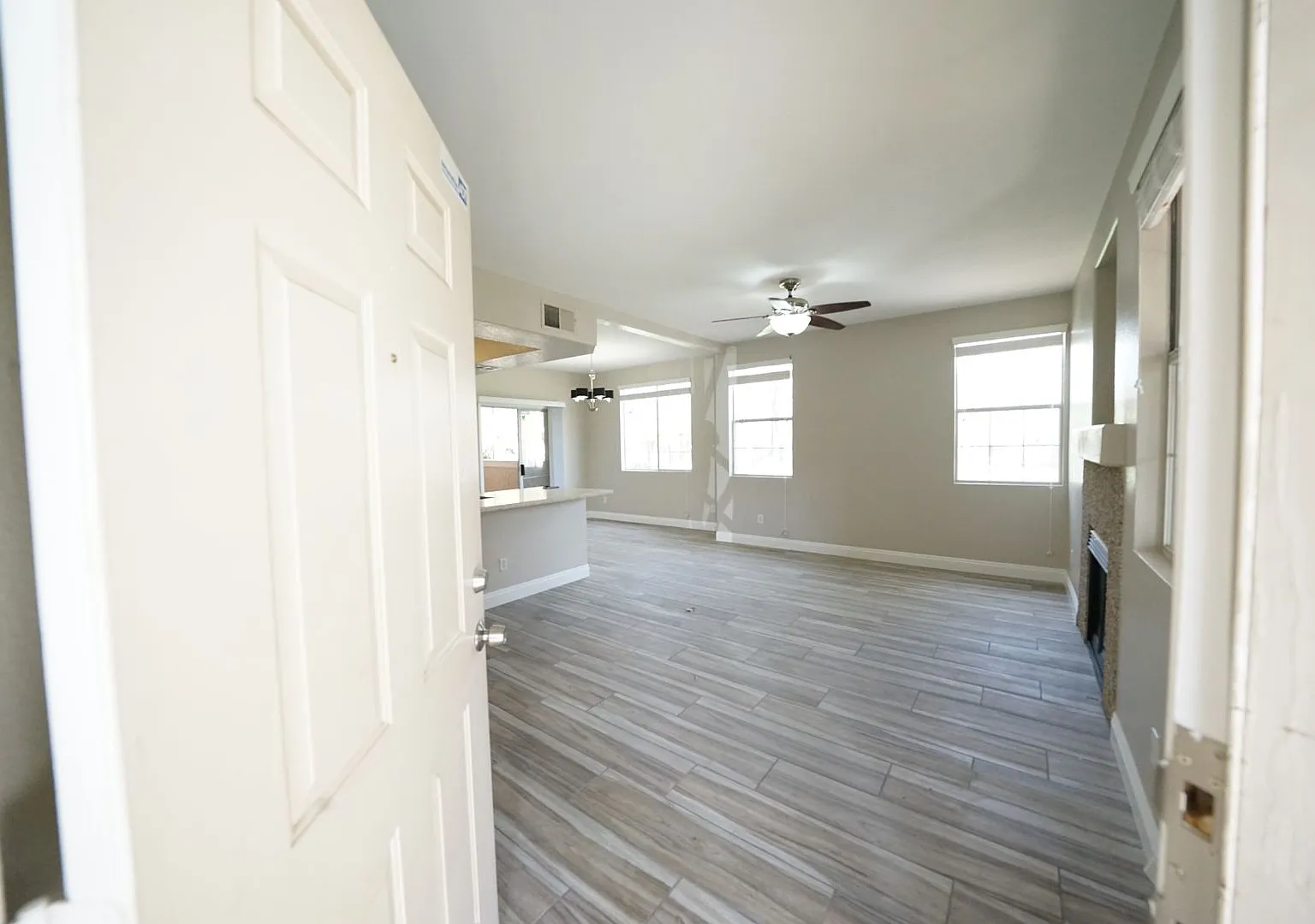 Showings Available Now — Photo 4