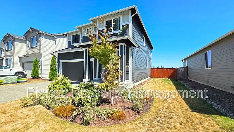 4 bed, 2.5 bath, 2311 sqft, $3,000 — Photo 3