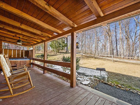 5th image of 3255 Cove Creek Way