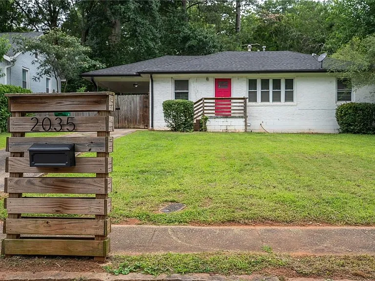 2035 Miriam Ln — Photo 2