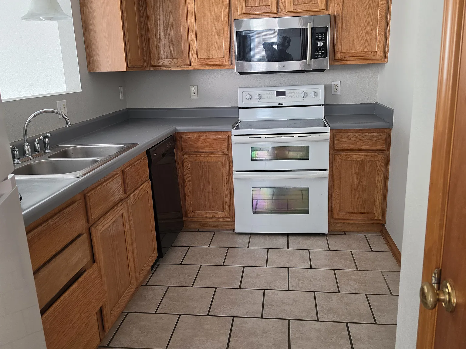 3 bed, 2.5 bath, 1871 sqft, $1,830 — Photo 4