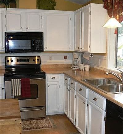 Updated kitchen w/new cabinetry, ctrtops, flring, stainless appliances 
