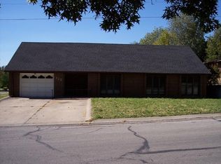 712 N College Ave, Sparks, MO 64093