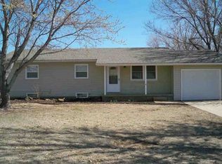 916 Pine St, Halstead, KS 67056