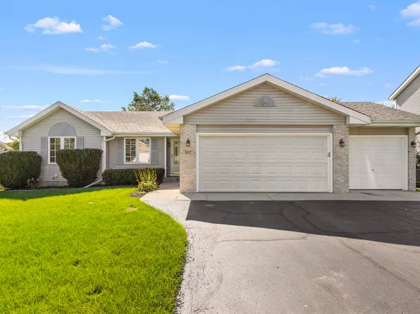 307 White Oak Dr, Poplar Grove, IL 61065