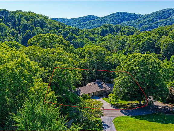 3rd image of 707 W Hills Dr