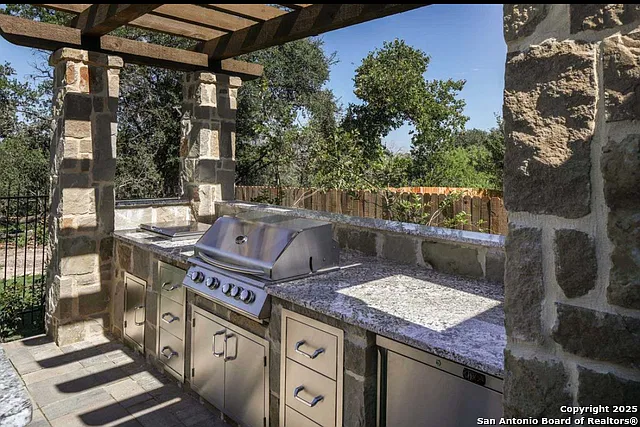 4 bed, 3.5 bath, 3048 sqft, $3,800 — Photo 2