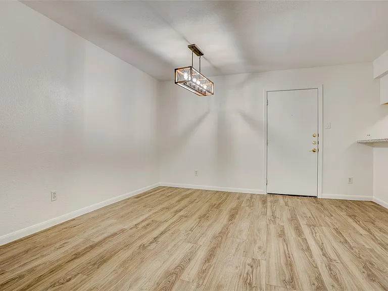 3131 Cummins St #14 — Photo 3