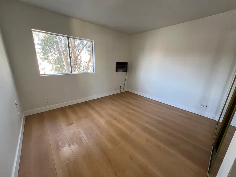 504 S Normandie Ave #301 — Photo 9