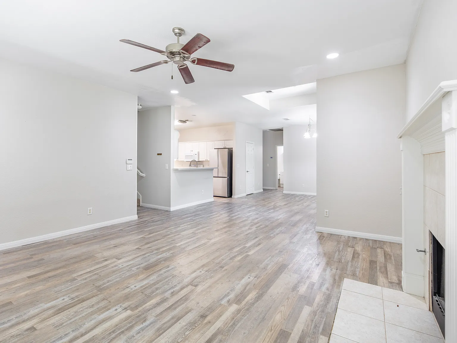 3 bed, 1876 sqft, $3,000 — Photo 3