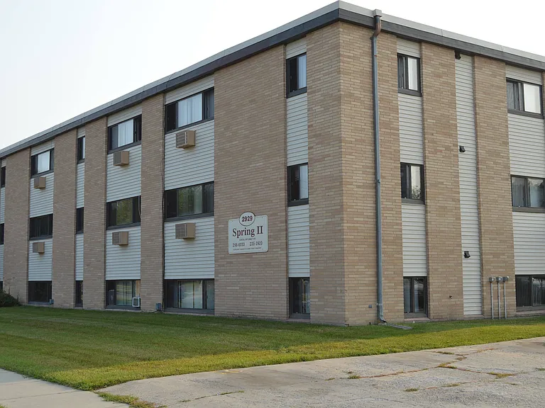 Fargo, ND Spring Apartments | Exterior