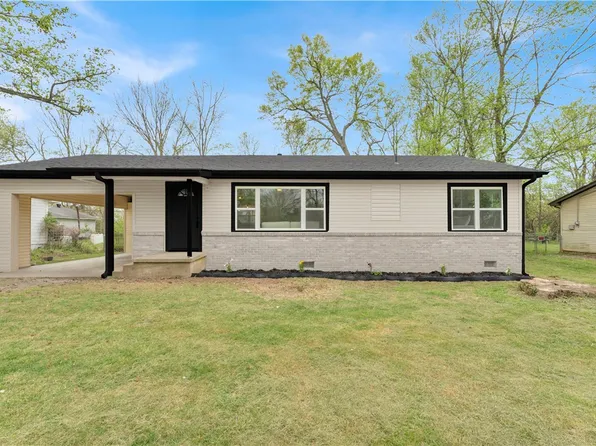 9 W Montgomery St, Fayetteville, AR 72701