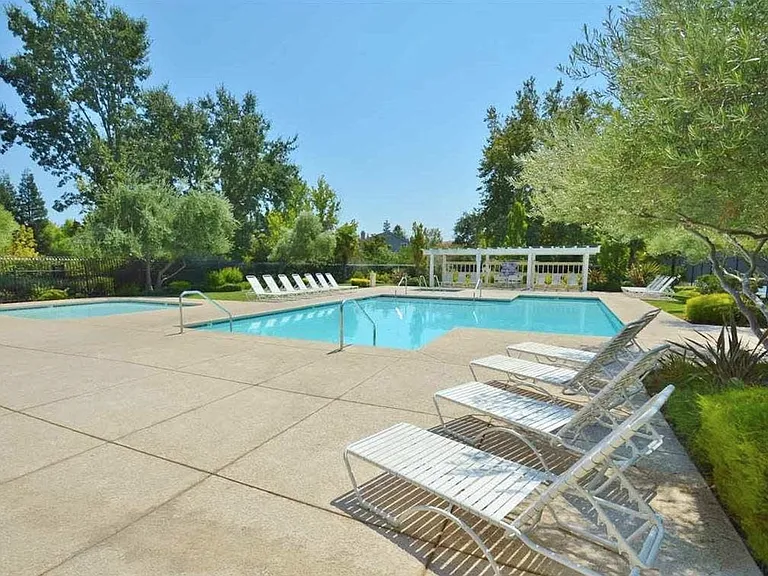 432 Apple Hill Dr — Photo 26