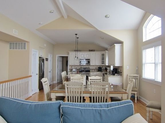 4th image of 333 39th St #W