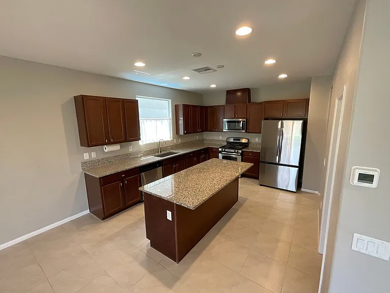 18 Pivot Ave — Photo 3