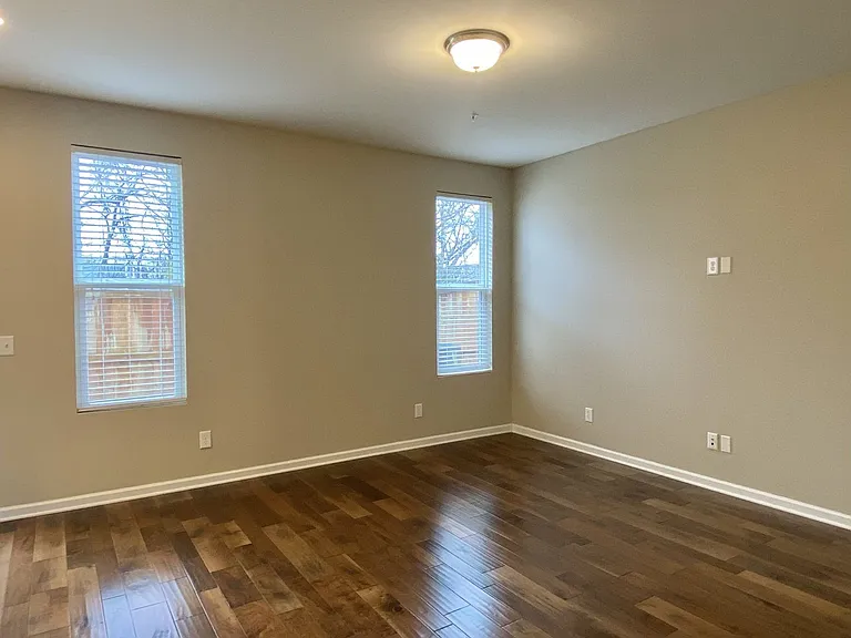 1021 Livingstone Ln — Photo 7