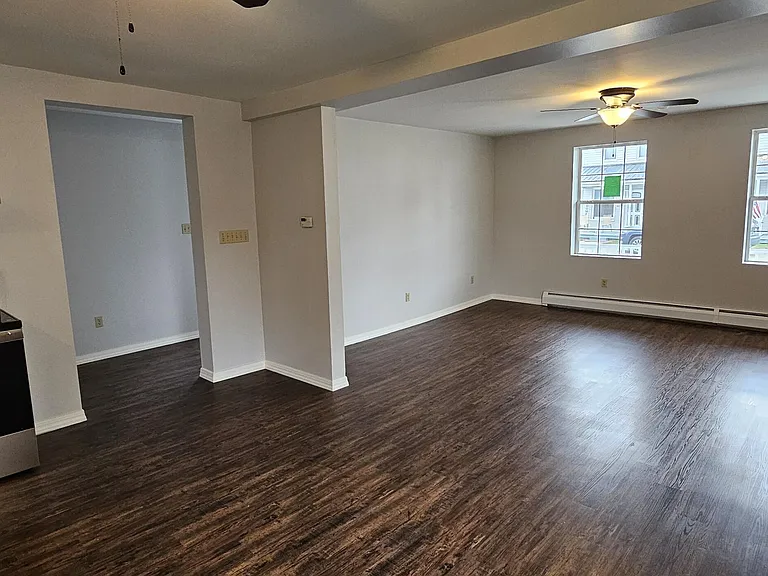 406 Main St — Photo 4