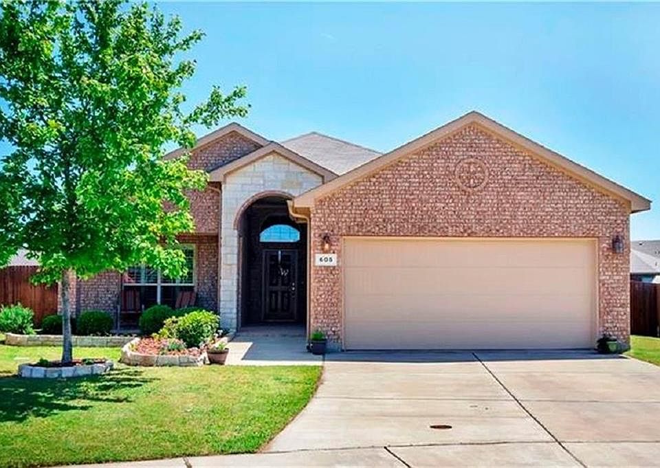 1st image of 605 Irish Glen Ct