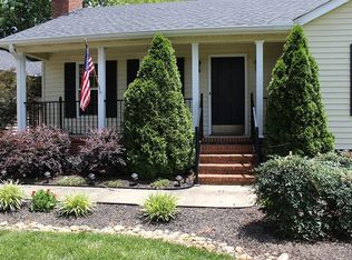 104 W McElhaney Rd, Taylors, SC 29687