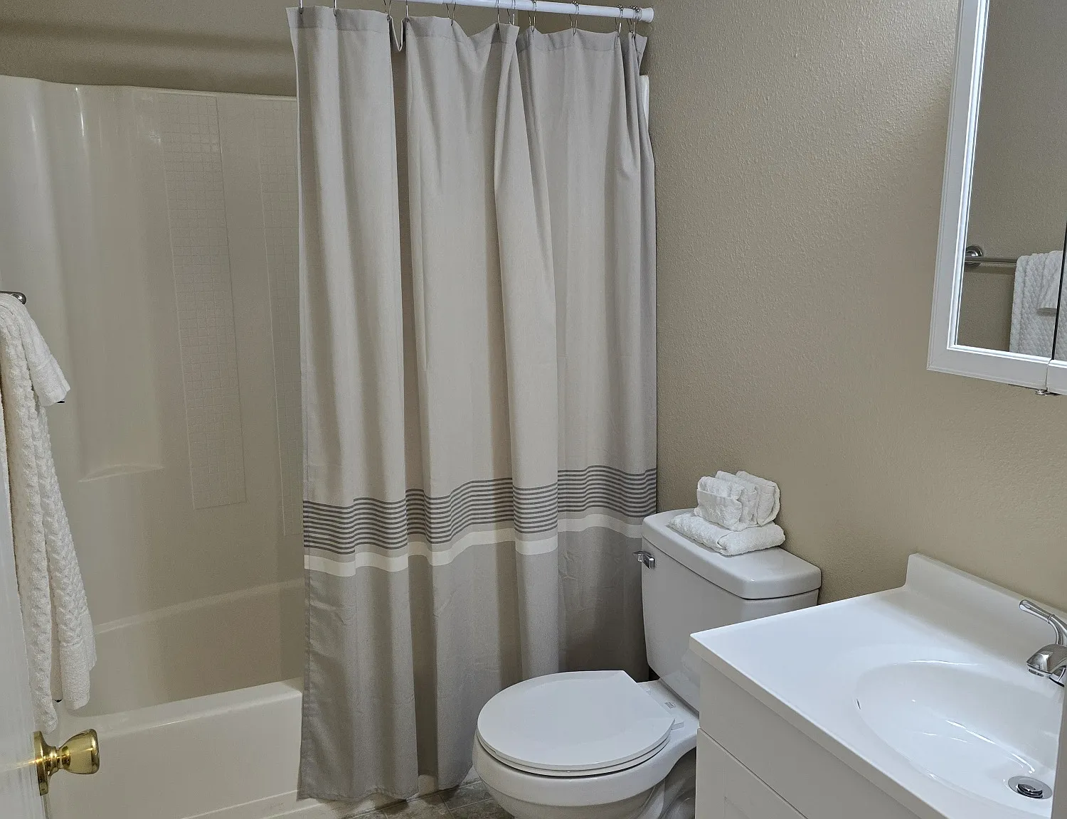 Timbers Apartments — Photo 3