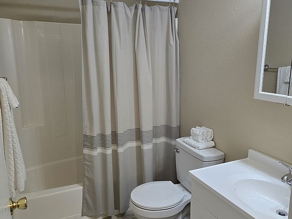 3rd image of 1900 Stevens Dr #404