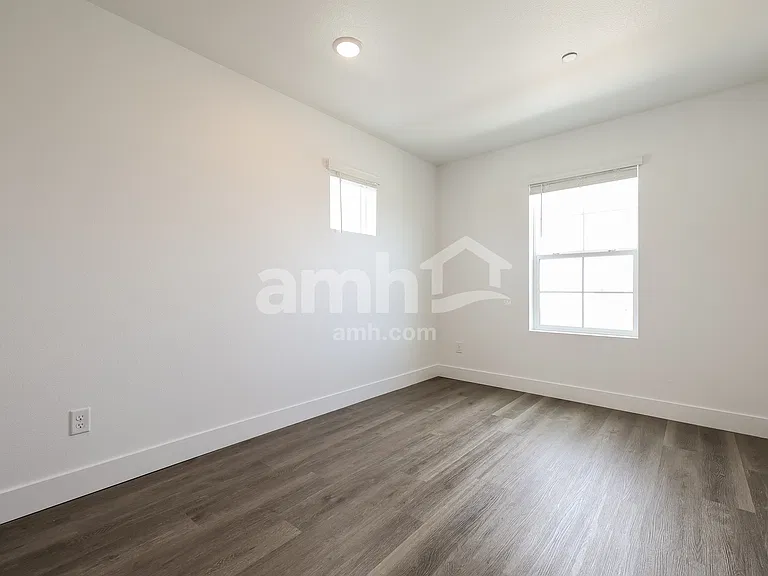 10253 Peoria Pkwy — Photo 11