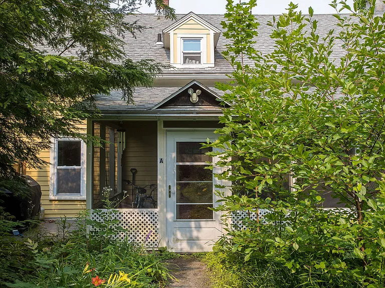 392 Park St #A — Photo 3