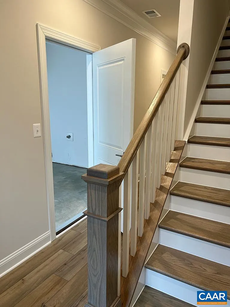 3 bed, 4.0 bath, 2120 sqft, $2,590 — Photo 3
