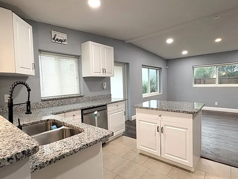 2455 Princeton Rd — Photo 8