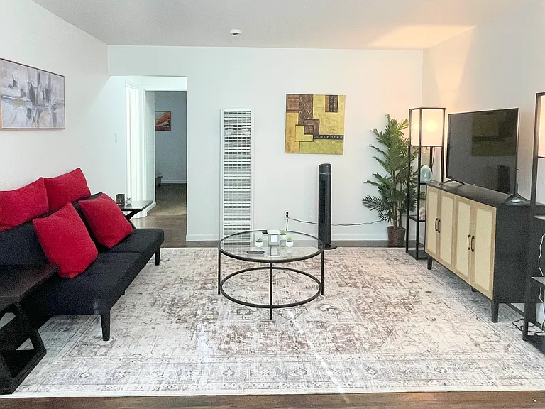 5811 48th Ave — Photo 1