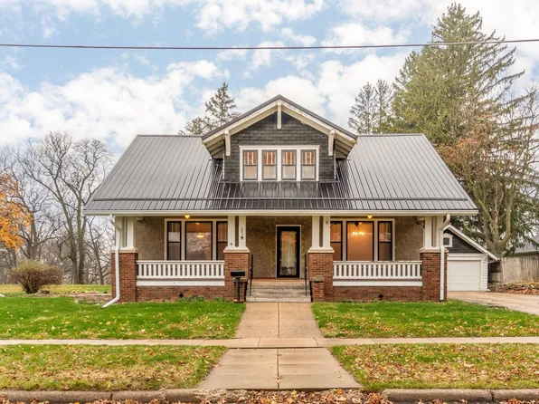 605 Locust St, La Porte City, IA 50651