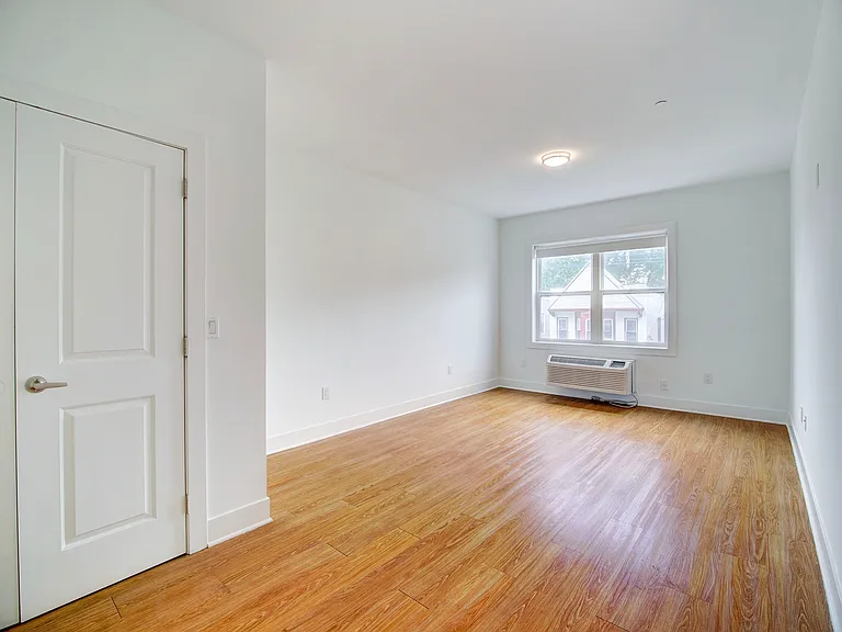 425 Bergen Ave #1 — Photo 15