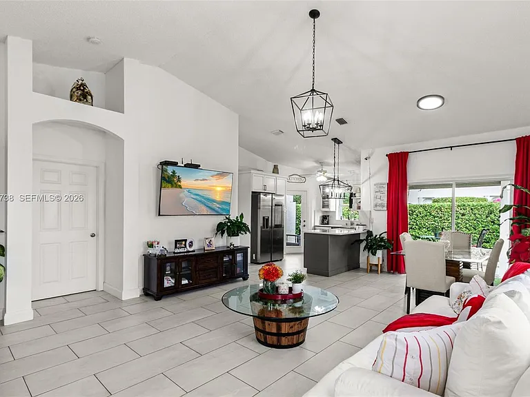 6207 Floral Lakes Dr — Photo 3