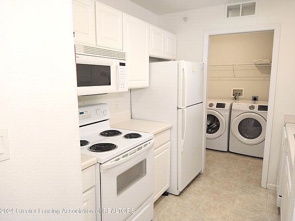 5th image of 338 W Saginaw St Unit 31