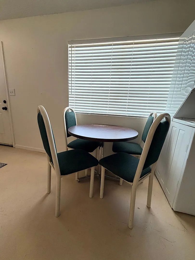 Cozy 1 Bedroom 1 Bathroom with Great Views — Photo 4