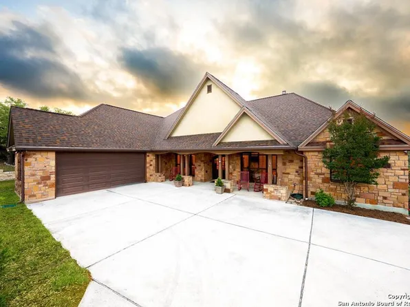 134 Evening View Pt W, Ingram, TX 78025