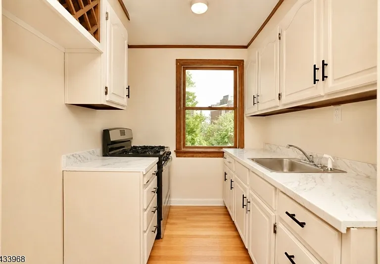 15 N Carpenter Ter #1R — Photo 3