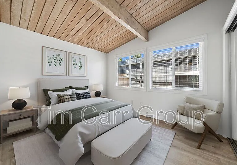 2545 Elden Ave — Photo 19
