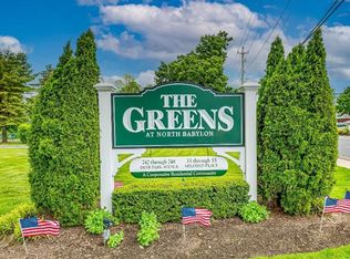 744 Deer Park Ave APT 5F, North Babylon, NY 11703